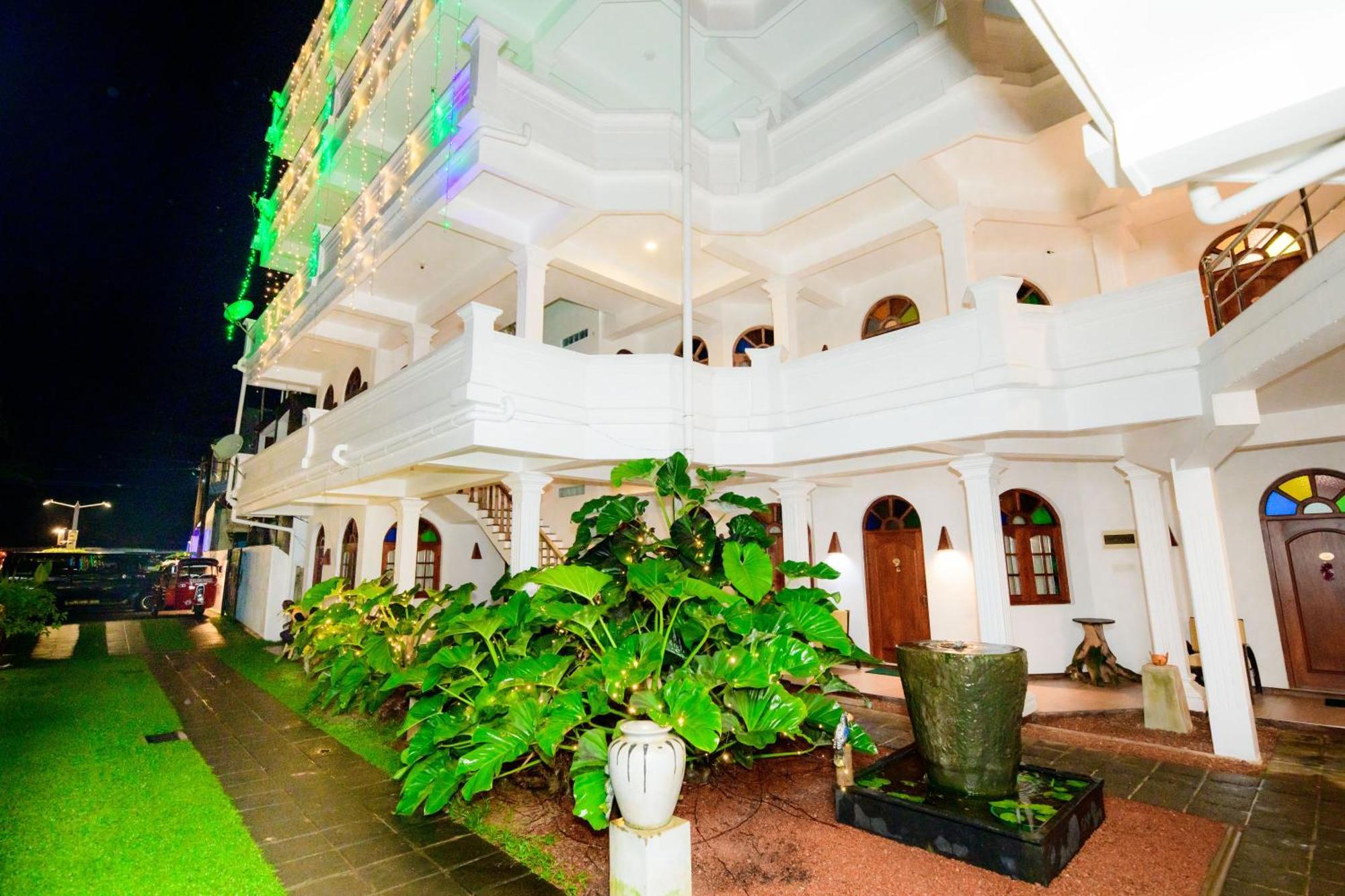 Royal Beach Hotel & Restaurant Hikkaduwa Exteriér fotografie